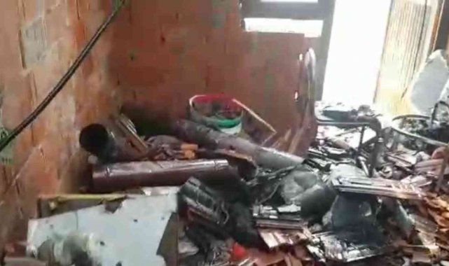 Kaynak yaparken çatıyı yaktı, itfaiye anında müdahale etti