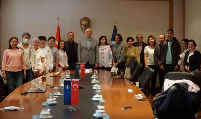 Kazak akademisyenlerden Anadolu Üniversitesi'ne ziyaret