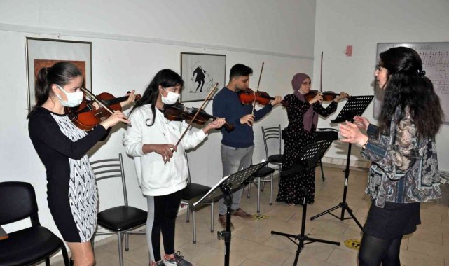 Keman kursuna yoğun ilgi