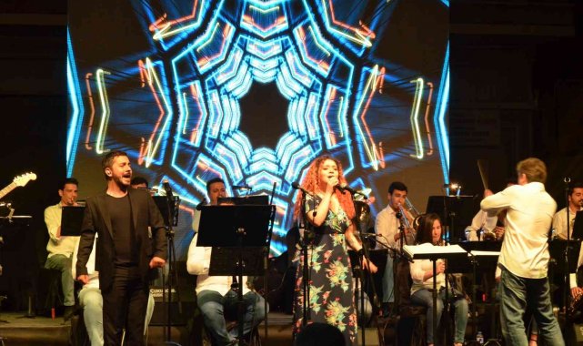 Kent Orkestrasından St. Paul Meydanında bahar konseri