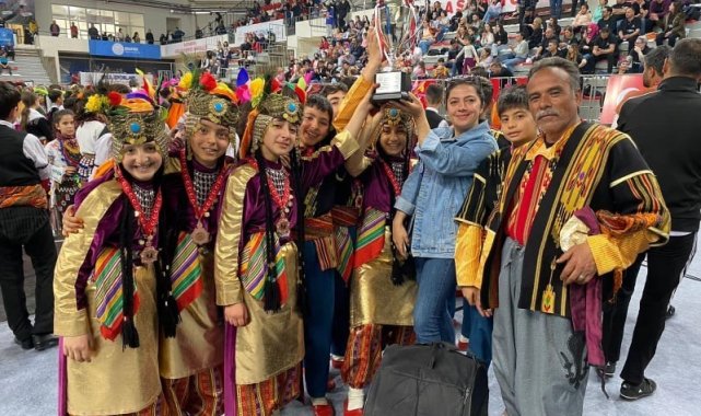 Kilis Halk oyunlarında Türkiye&#039;ye 3&#039;uncüsü oldu