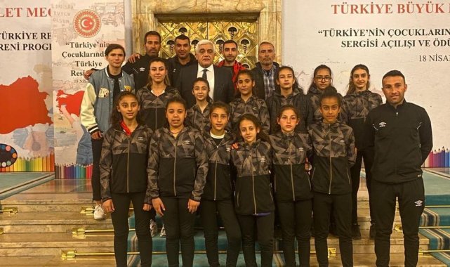 Kilis'in bayan futbol takımı TBMM'de