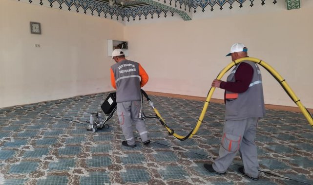 Kilis&#039;te camilerde Ramazan temizliği sürüyor