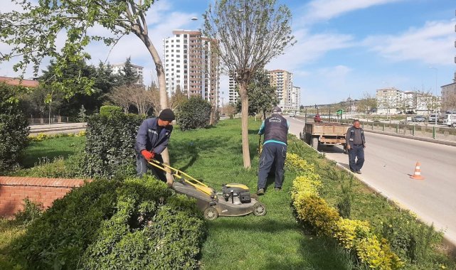 Kilis'teki park ve refüjlerde yaz hazırlığı