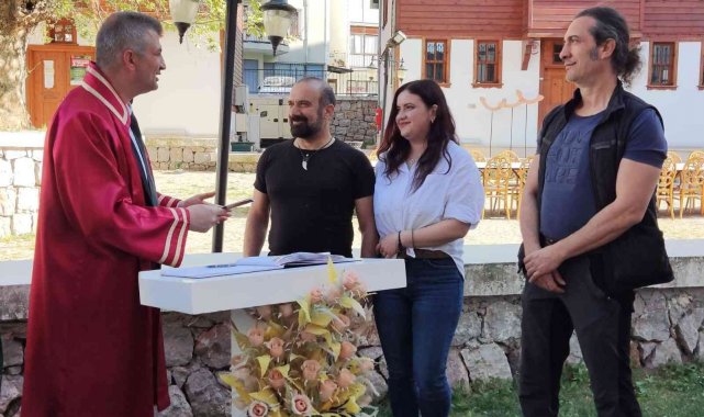 Kıraç'ın şahitliğini yaptığı devlet sanatçısı Gölcük'te dünya evine girdi