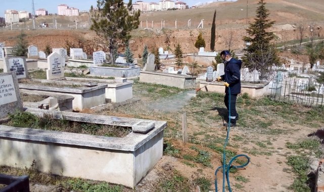 Kırıkkale'de mezarlıklar ilaçlandı
