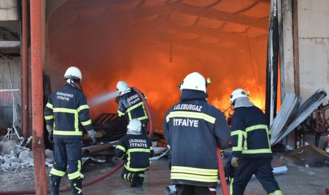 Kırklareli'nde mobilya fabrikasındaki yangın diğer işyerlerine sıçradı