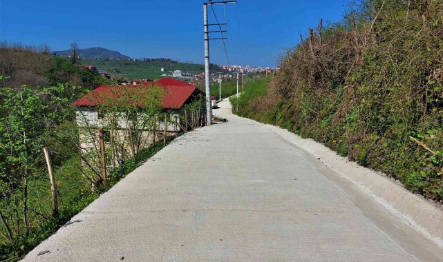 Kırsal mahallelerde beton yol çalışmaları sürüyor