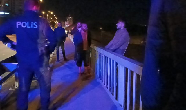 Kız arkadaşı ile tartışıp köprüye çıkan genç: "Sevdiğim kız gelmezse atlarım"