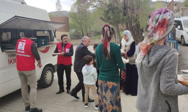 Kızılay'dan bin 500 kişiye sıcak yemek