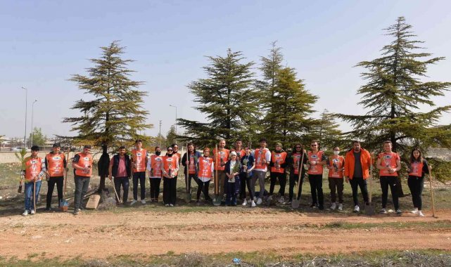 KMÜ&#039;lü öğrenciler fidan dikti