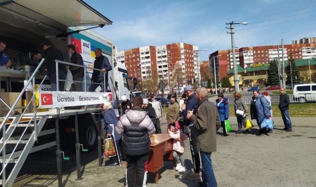 Kocaeli&#039;nin yardım tırı Ukrayna&#039;da yemek dağıtımına devam ediyor