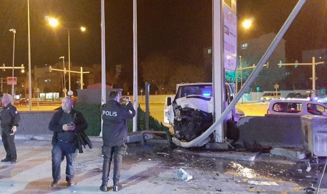 Kontrolden çıkan araç benzinliğe daldı