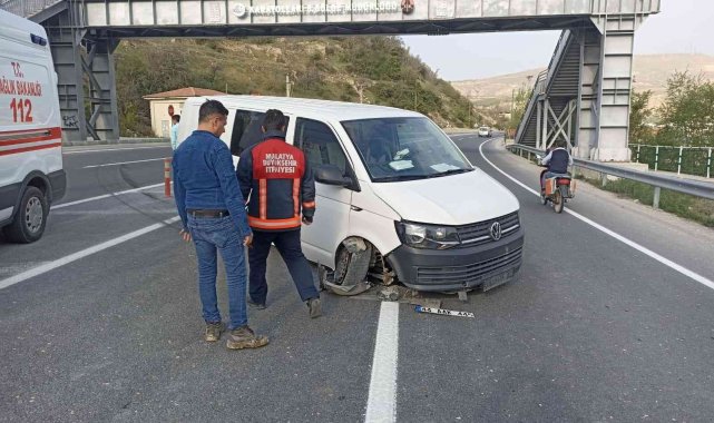 Kontrolden çıkan minibüs kaza yaptı: 2 yaralı