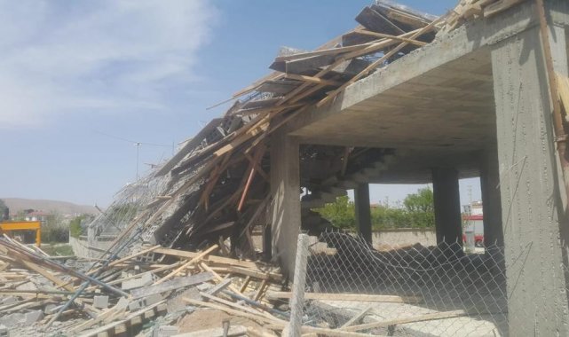 Konya'da 2 katlı binada göçük: 2 işçi yaralandı