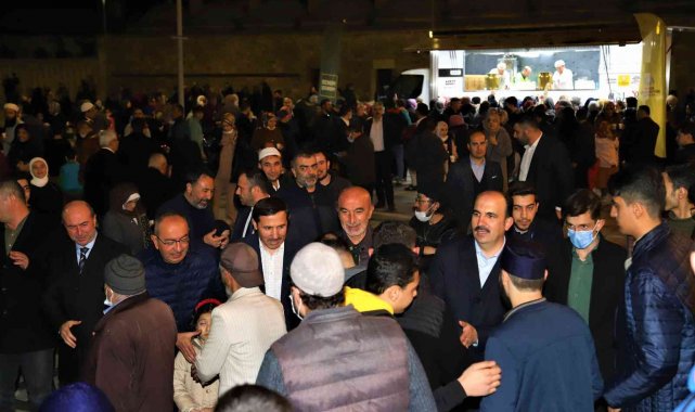 Konya'da ilk teravih coşkusu yaşandı