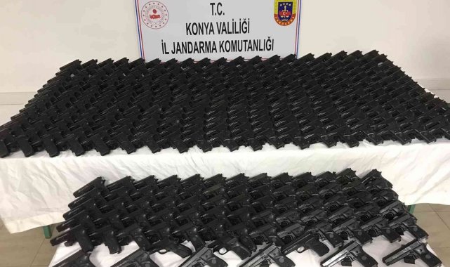 Konya&#039;da jandarmadan kuru sıkı tabanca operasyonu