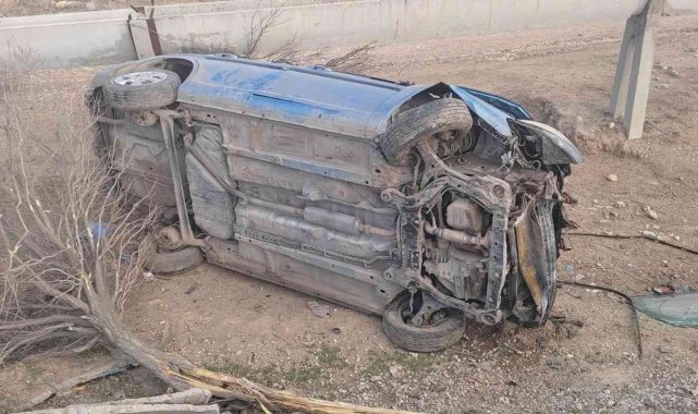 Konya&#039;da kontrolden çıkan otomobil takla attı: 6 yaralı