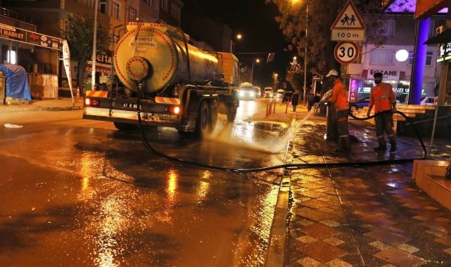 Körfez'de bayram öncesi yollar tazyikli suyla yıkanıyor