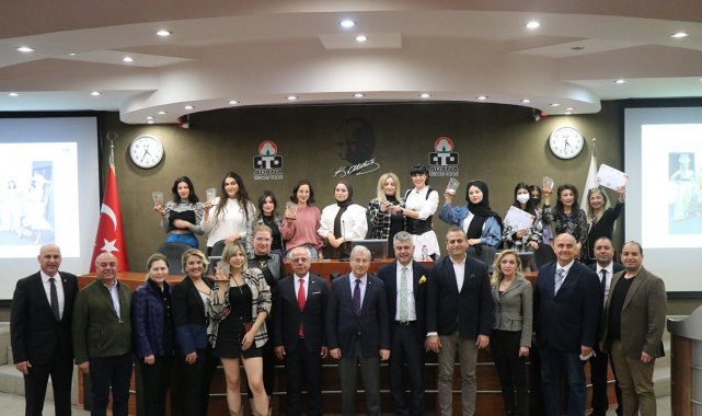 Kortej Kostüm Yarışması'nın kazananlarına ödülleri verildi