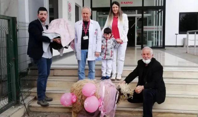 Kovid-19 sebebiyle prematüre doğan bebek yaşama tutundu