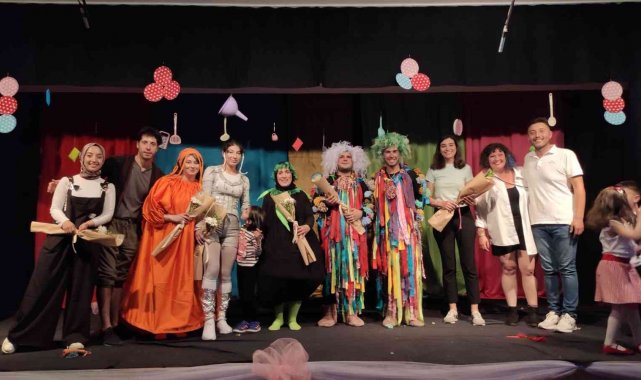 Köyceğiz'de 'Sevimli Zeytin Tin' adlı çocuk oyunu izlendi