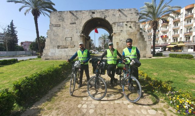 Köyceğizli öğretmen 600 km bisiklet sürerek öğrencilerine tarihi ve kültürel mekanları tanıttı