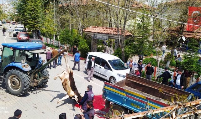 Köylüler bela ve kazalara karşı kurban kesip dua etti