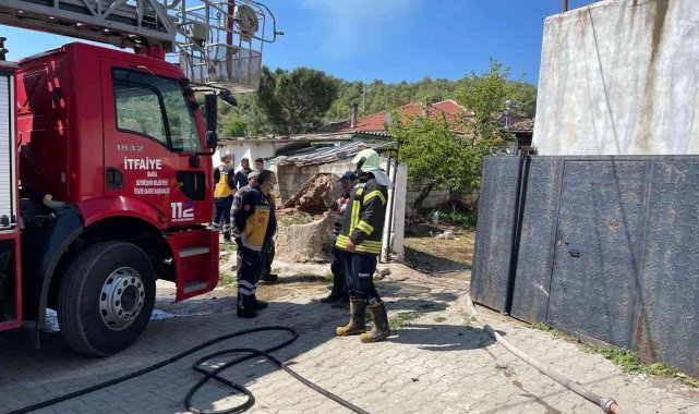 Küle dönen evde bulunan ziynet eşyaları sahibine teslim edildi
