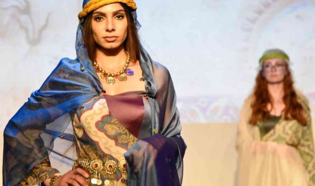 Kültürel mirasa defile ile dikkat çekildi