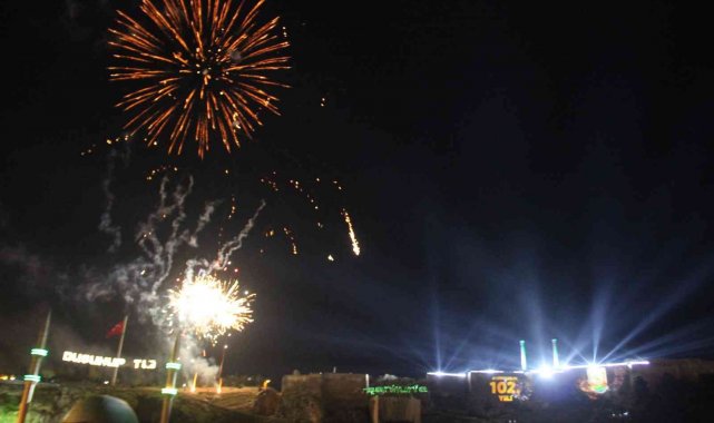 Kurtuluş temalı ışık ve havai fişek gösterisi Şanlıurfa semalarını süsledi