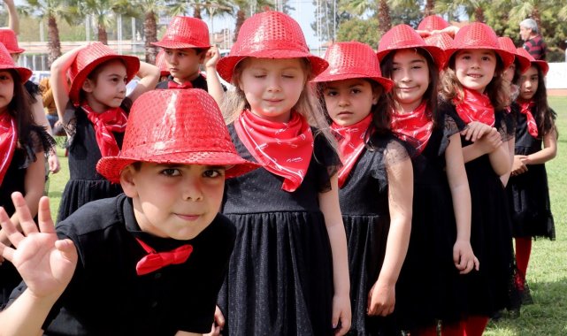 Kuşadası'nda 23 Nisan Coşkuyla Kutlandı