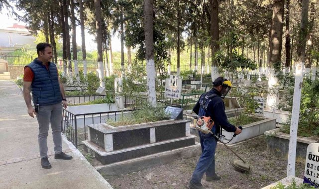 Kuşadası'nda mezarlıklar bayram ziyaretine hazır
