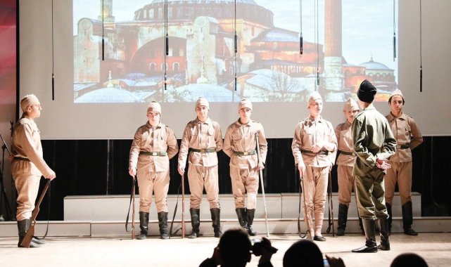 Kut'ül Amare Zaferi için öğrenciler gösteri düzenledi