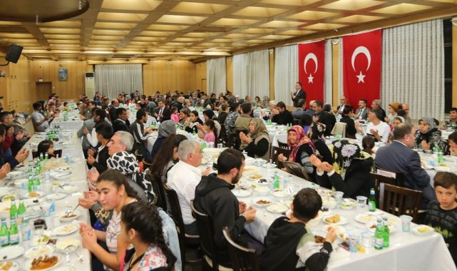 Kütahya protokolü Romanlarla iftarda bir araya geldi