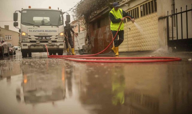 Kütahya'da cadde ve sokaklar yıkanıyor