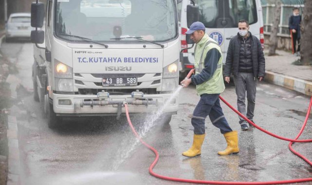 Kütahya'da cadde ve sokaklar yıkanıyor
