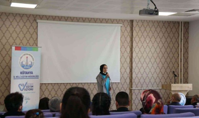 Kütahya&#039;da şiir okuma yarışması