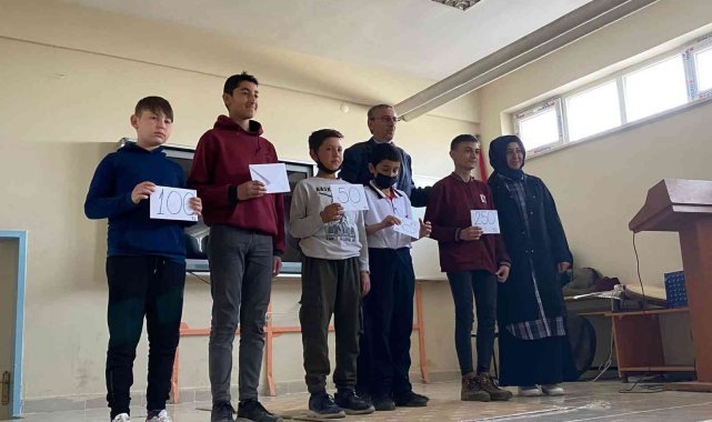 Kütahya'da yarışmada dereceye giren öğrenciler ödüllendirildi