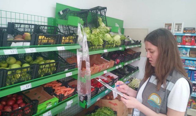 Kütahya&#039;daki marketlerde ürünlerin fiyat ve marka bilgileri girişi