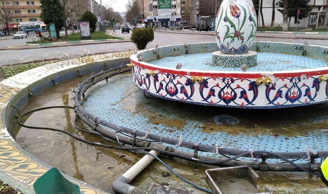 Kütahya'nın simgesi vazoya detaylı temizlik