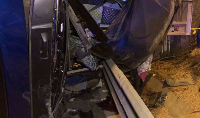 Kuzey Marmara Otoyolu'nda yem yüklü tır devrildi: 1 ölü, 1 yaralı