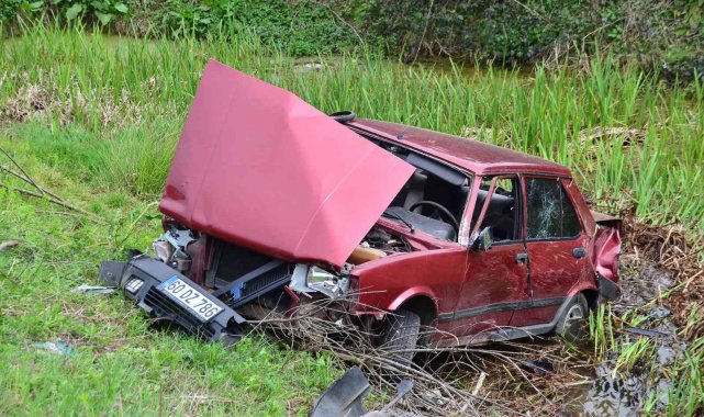Lastiği patlayan otomobil şarampole uçtu: 1 yaralı