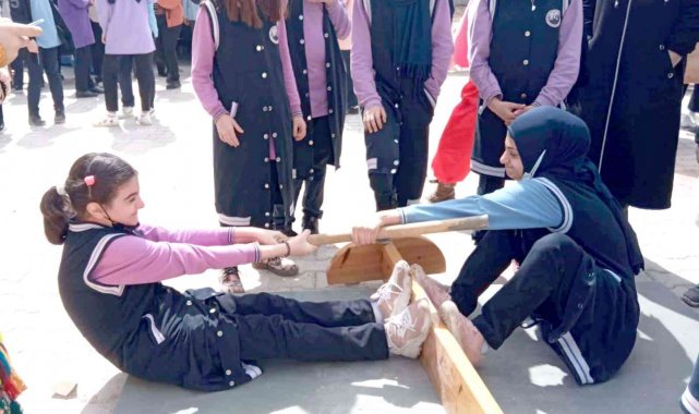 Lise öğrencileri doyasıya eğlendi