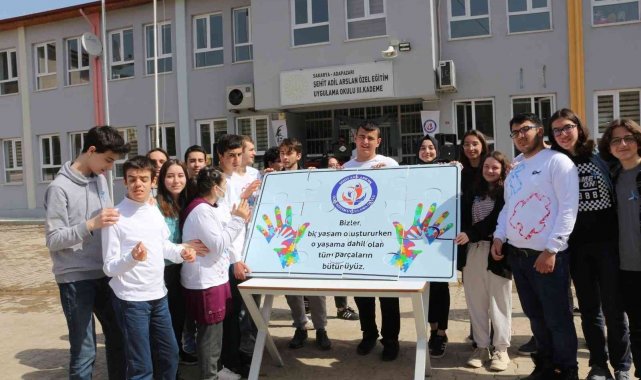 Lise öğrencileri özel bireylerin gününü kutladı