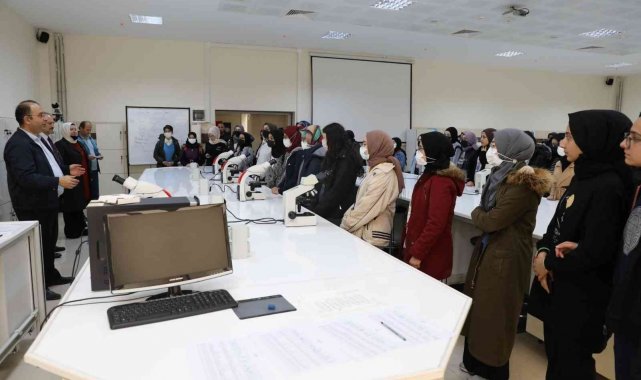 Lise öğrencileri üniversiteyi yakından tanıdı