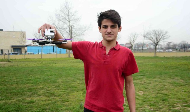 Lise öğrencisi saatte 200 kilometre hıza çıkabilen yarış dronu yaptı