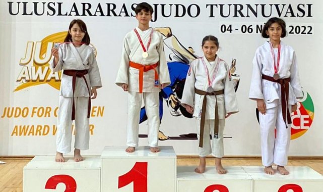 Manisa BBSK'lı judocular madalyaları topladı