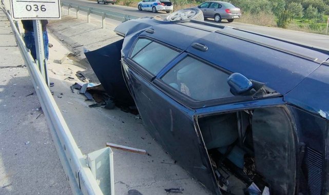 Manisa'da kontrolden çıkan otomobil şarampole devrildi: 2 yaralı