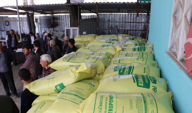 Manisa&#039;da üreticilere gübre dağıtımına başlandı
